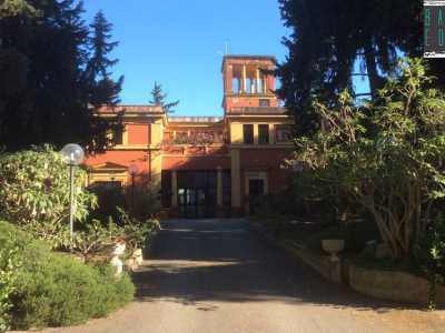 Villa Larocca cos� come appare una volta varcato il cancello